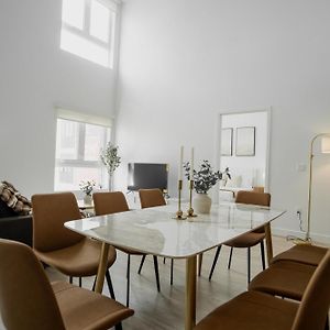 Chic Urban Retreat In Heart Of La, 2 Bedroom And 1 Loft